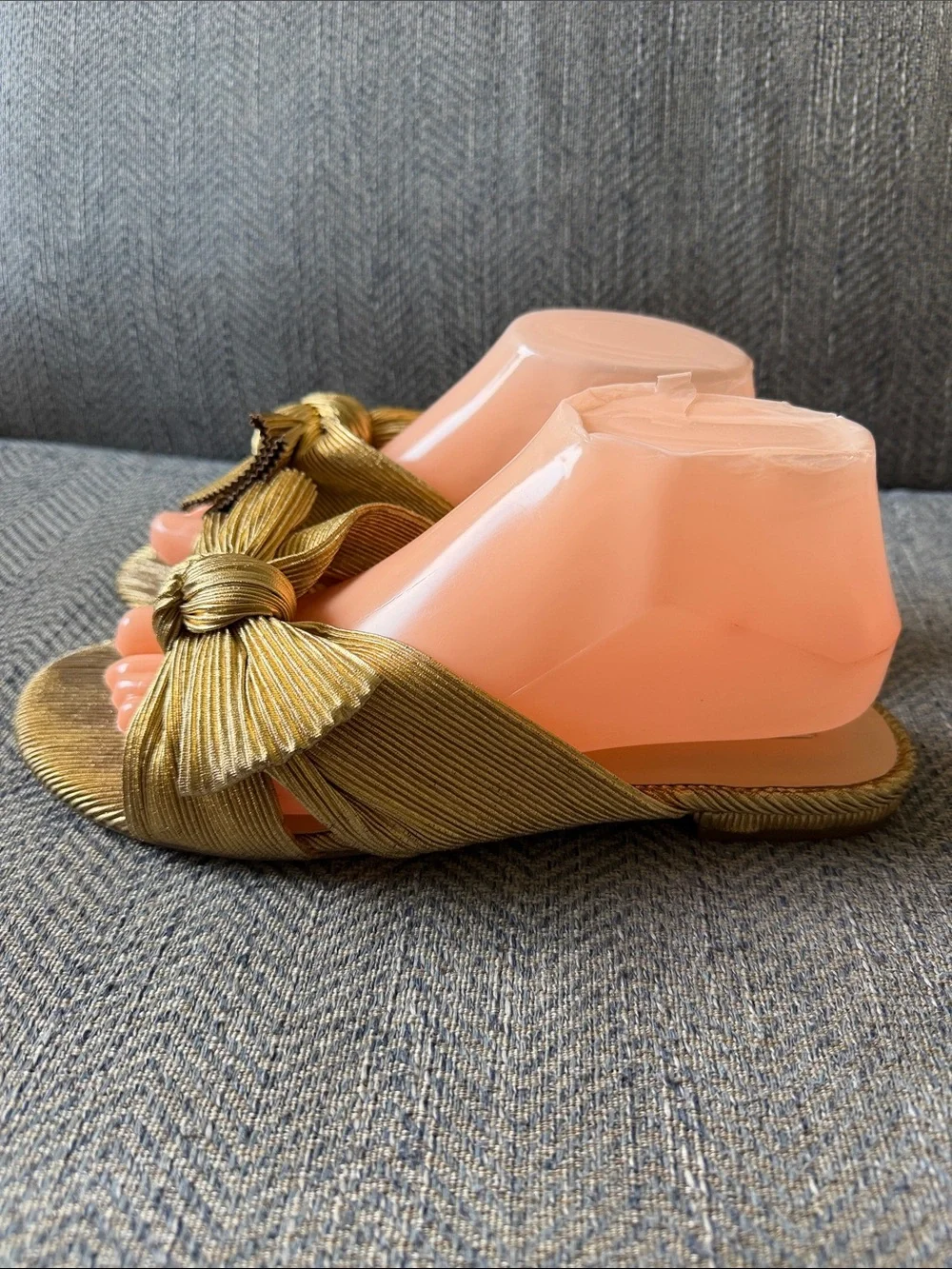 Saks Fifth Avenue Gold Metallic Bow Sandals Size: 39